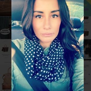Meet your Posher, Claudia